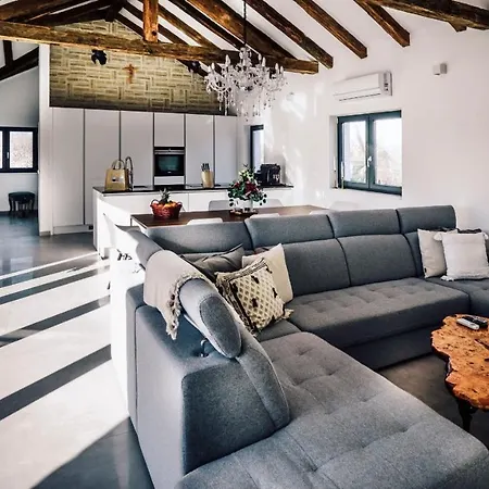 Mala Zadarvillas פריבלאקה