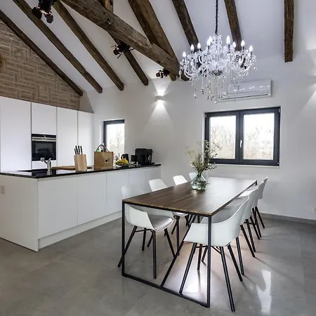 וילה Mala Zadarvillas פריבלאקה