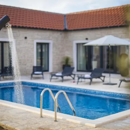 Mala Zadarvillas *