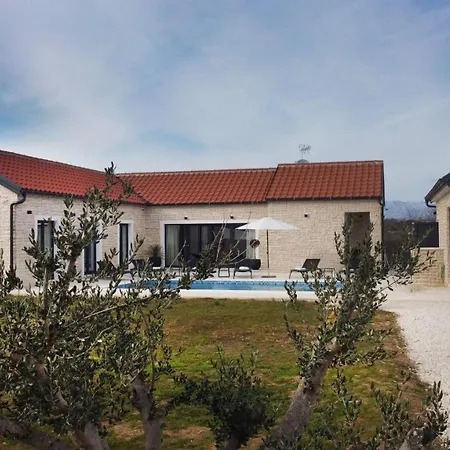 Mala Zadarvillas *