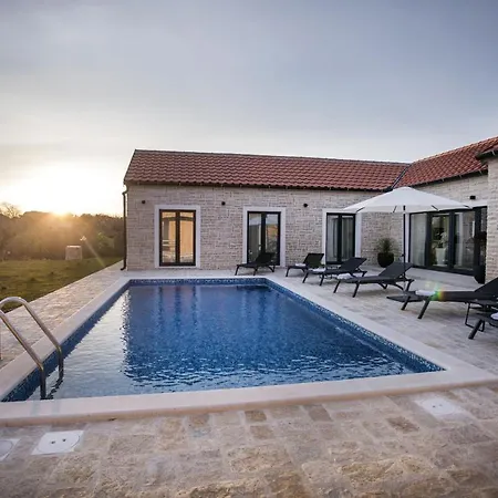 Mala Zadarvillas *